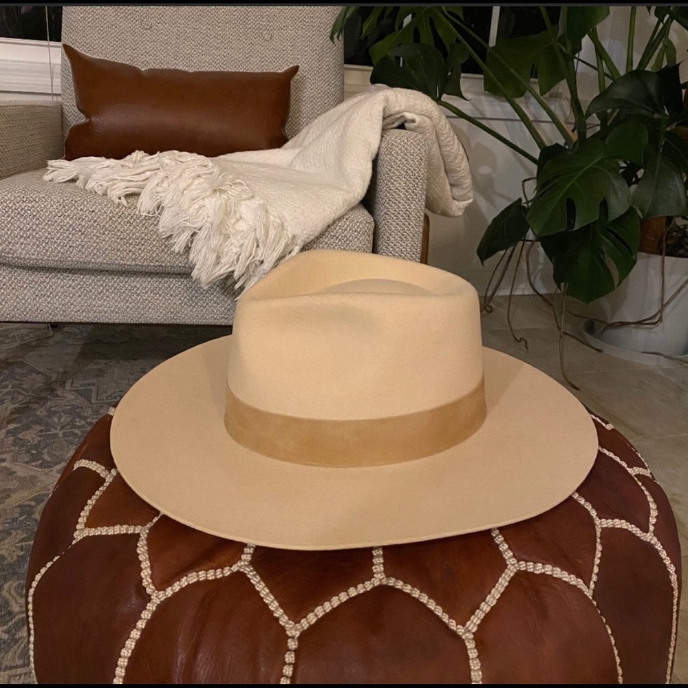 Lack of Color “mirage” hat in ivory! Never worn and in original packaging!